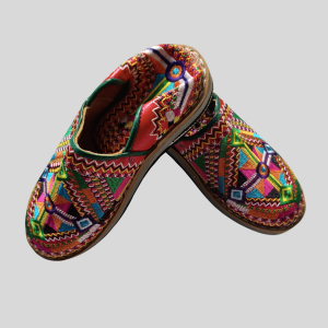 بلغة أمازيغية مطرزة يدويًا